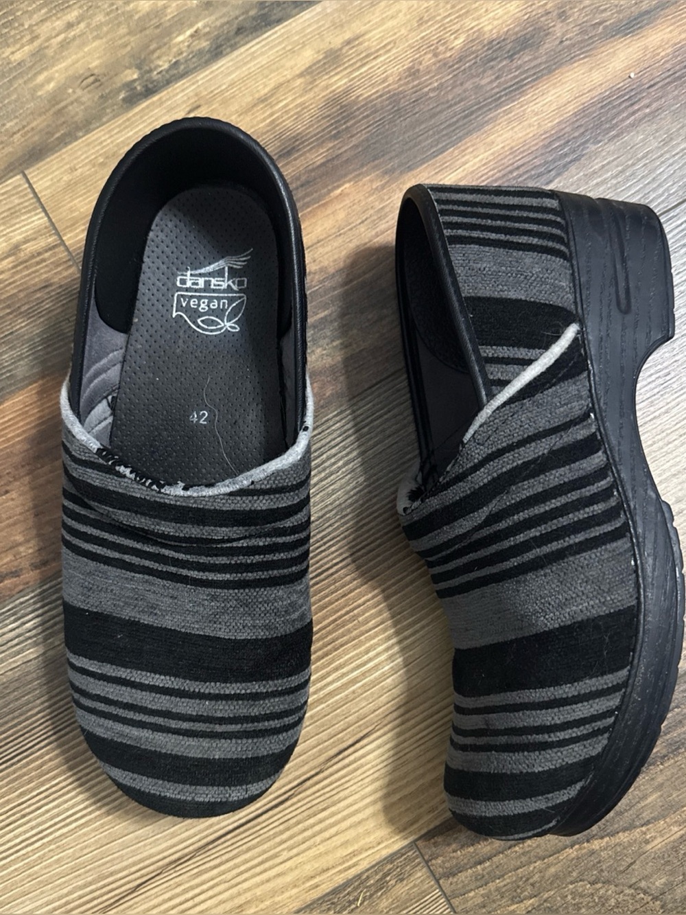 Dansko Vegan Gray/Black Stripe Woven Comfort Clogs Size 42